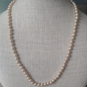 Vintage freshwater Pearl Necklace, 22" Handknotted, 6-7mm, Cream Candlelight
